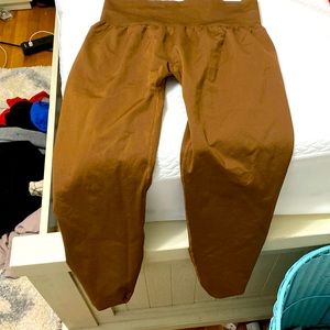 NVGTN Caramel Solid Seamless Leggings